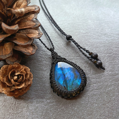 Labradorite Macrame Necklace | Pendant size approx 5.7 cm