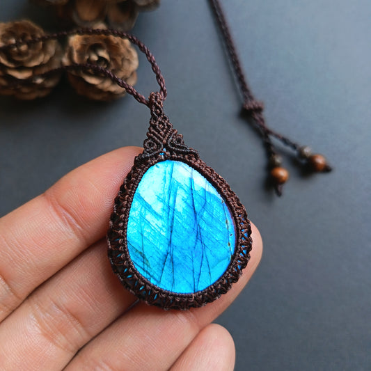 Labradorite Macrame Necklace | Pendant size approx 4.9 cm