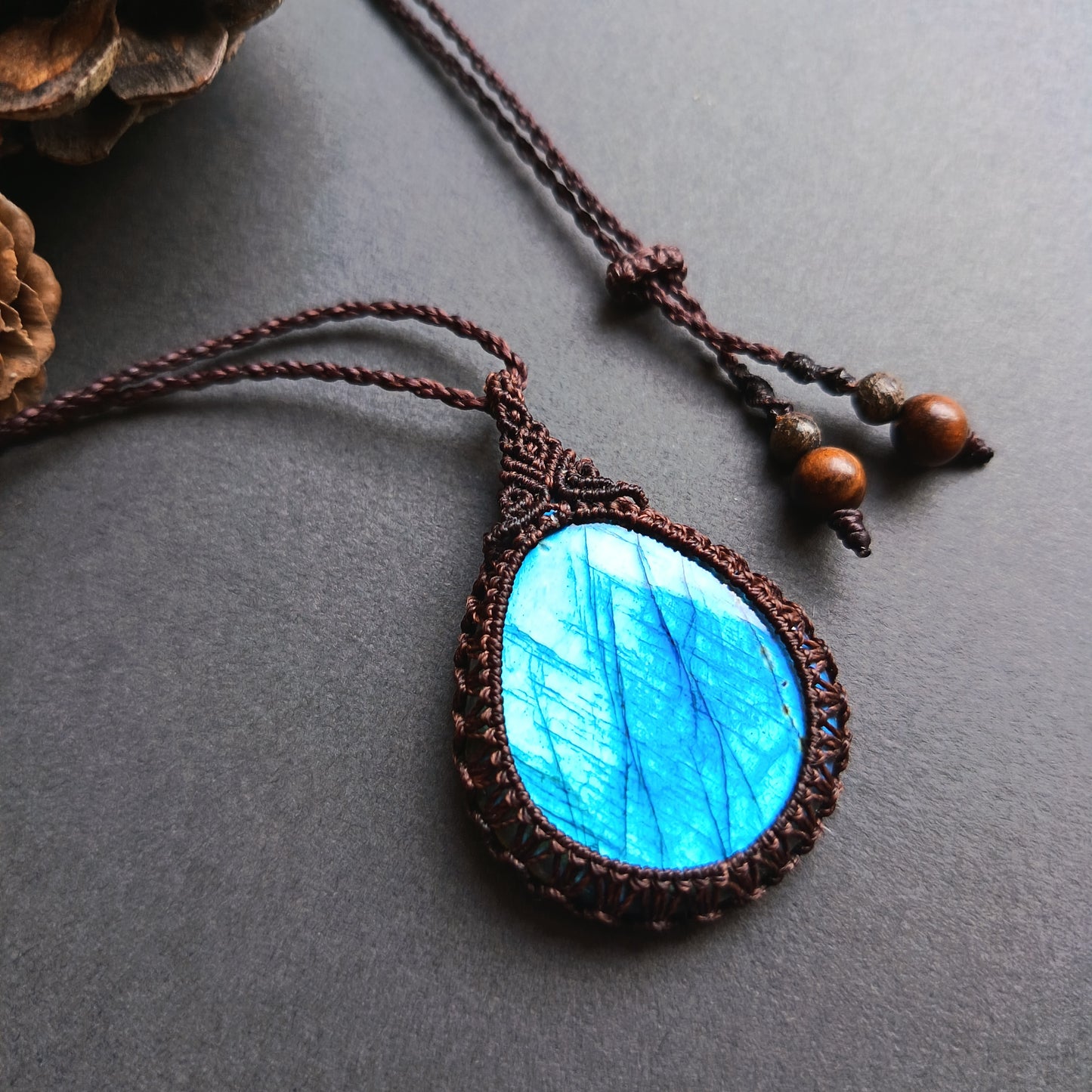 Labradorite Macrame Necklace | Pendant size approx 4.9 cm