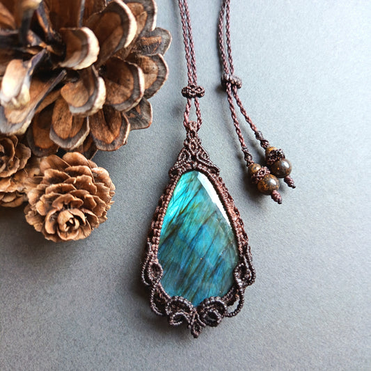 Labradorite Macrame Necklace | Pendant size approx 6.8 cm