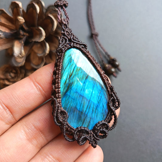 Labradorite Macrame Necklace | Pendant size approx 6.8 cm