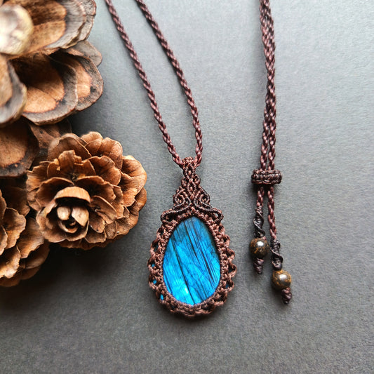 Labradorite Macrame Necklace | Pendant size approx 3.6 cm
