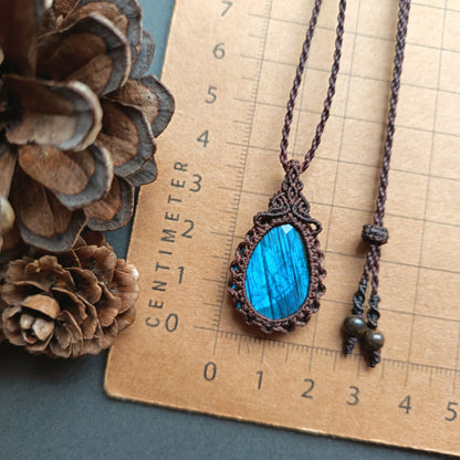 Labradorite Macrame Necklace | Pendant size approx 3.6 cm