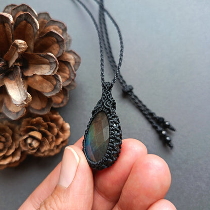Labradorite Macrame Necklace | Pendant size approx 3.6 cm