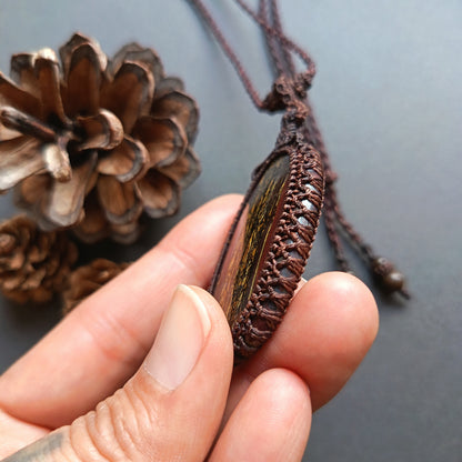 Tiger Iron | Iron Tiger's Eye Macrame Necklace | Pendant size 5.9 cm