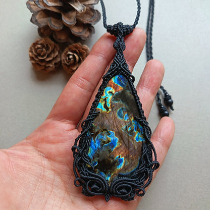 Kranok Plaew | Labradorite Macrame Necklace | Freehand Design | Pendant size approx 9.5 cm