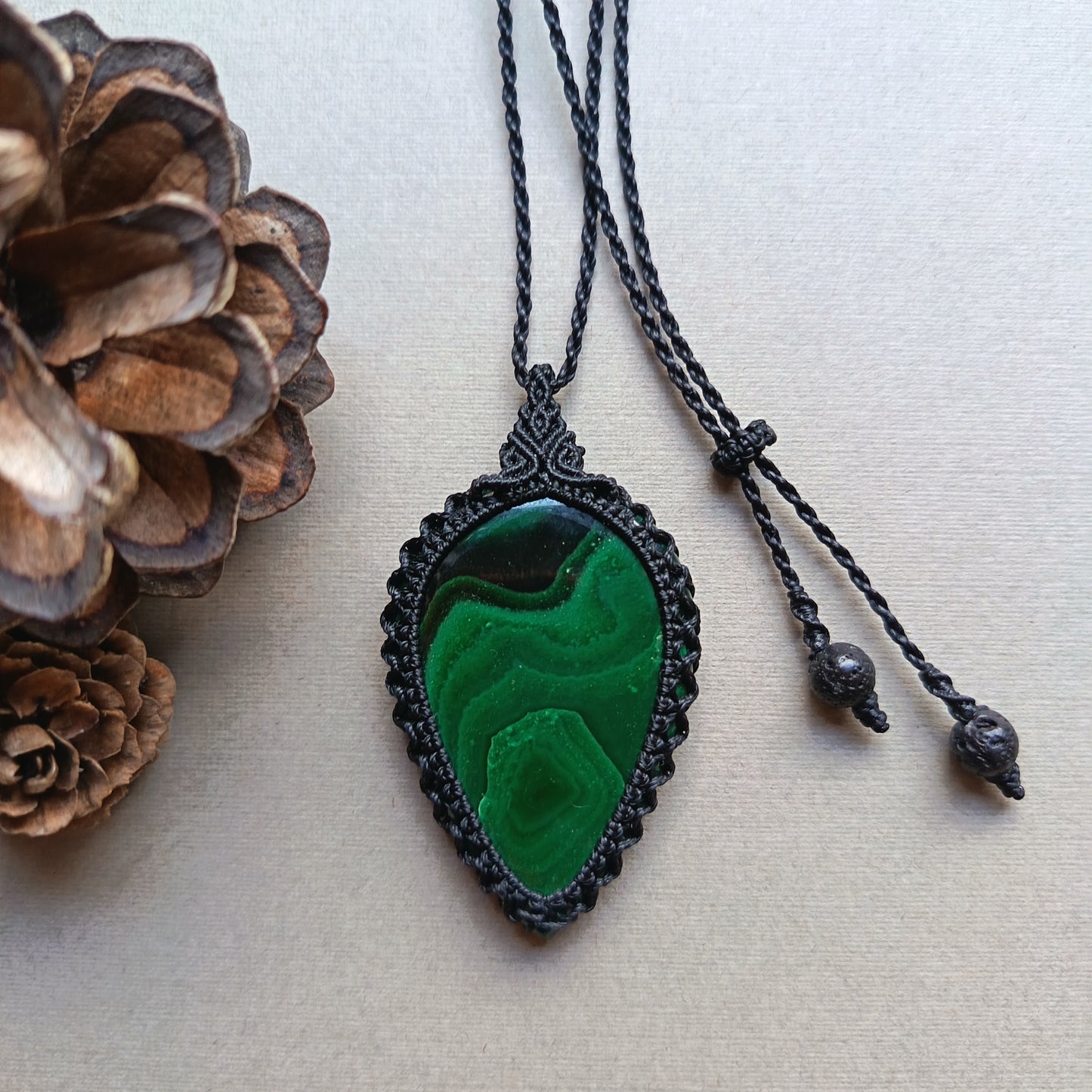 Malachite Macrame Necklace | Pendant size 5.8 cm