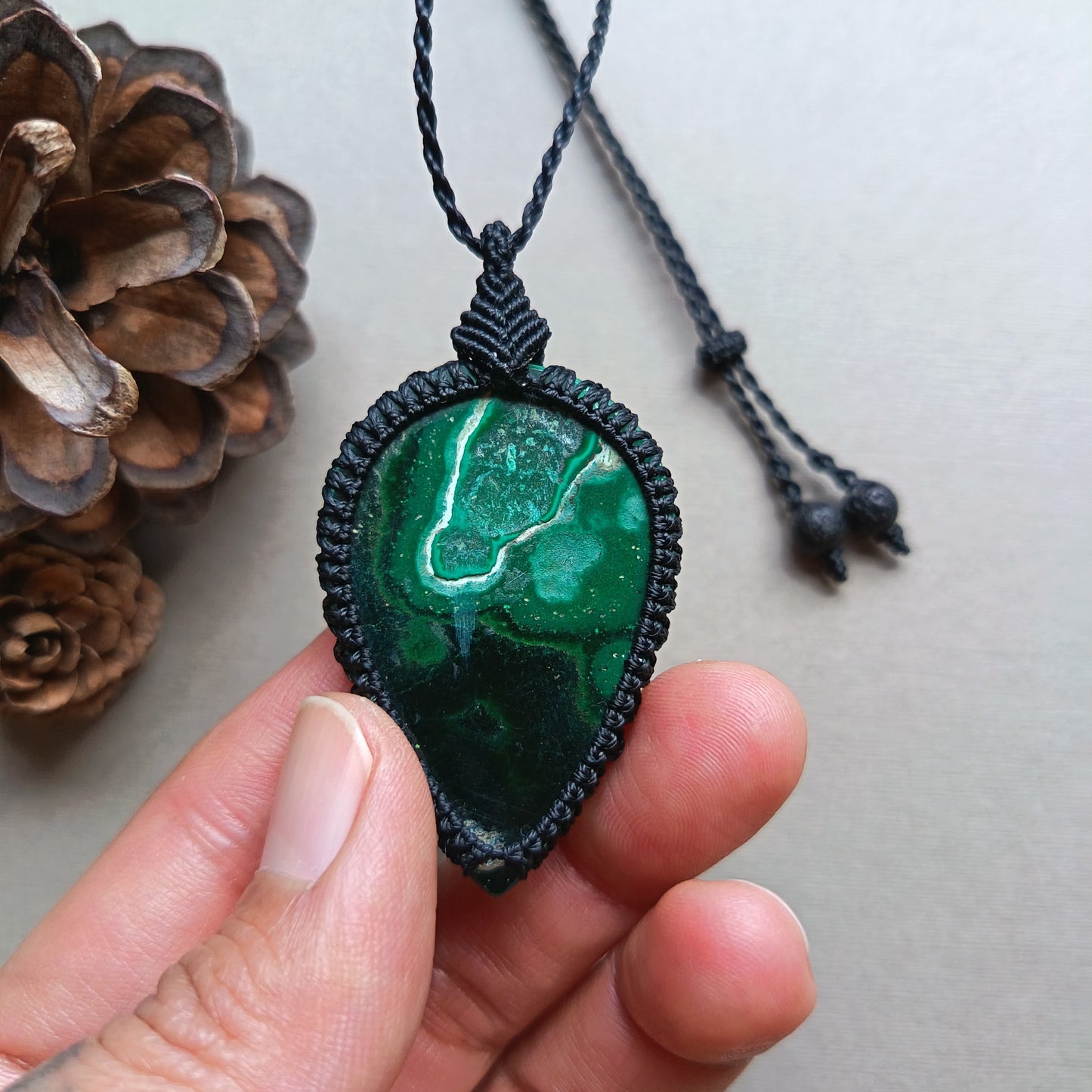 Malachite Macrame Necklace | Pendant size 5.8 cm