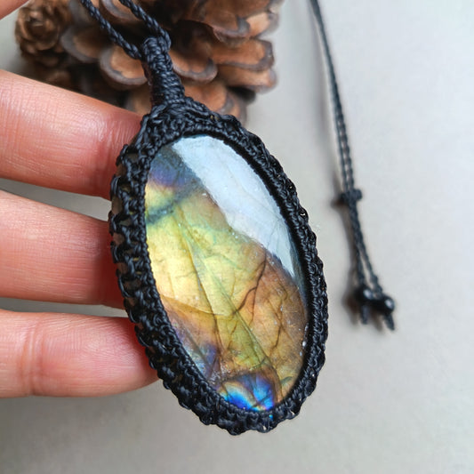 Labradorite Macrame Necklace | Pendant size approx 6.6 cm