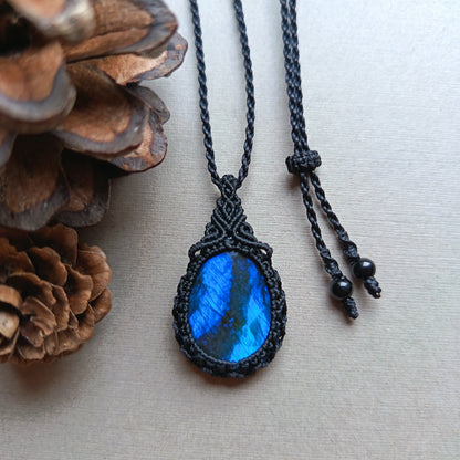 Labradorite Macrame Necklace | Pendant size approx 3.6 cm