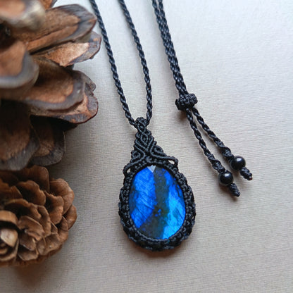 Labradorite Macrame Necklace | Pendant size approx 3.6 cm