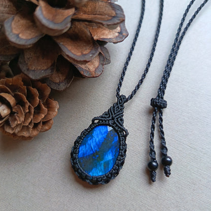 Labradorite Macrame Necklace | Pendant size approx 3.6 cm