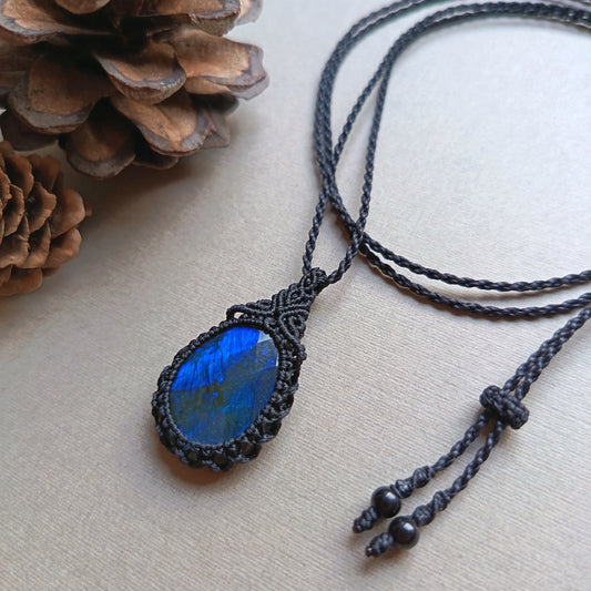 Labradorite Macrame Necklace | Pendant size approx 3.6 cm