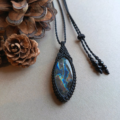 Labradorite Macrame Necklace | Pendant size approx 4.7 cm