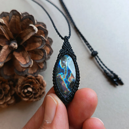 Labradorite Macrame Necklace | Pendant size approx 4.7 cm