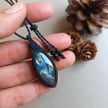 Labradorite Macrame Necklace | Pendant size approx 4.7 cm