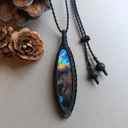 Labradorite Macrame Necklace | Pendant size approx 6.5 cm