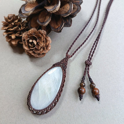 Moonstone Macrame Necklace | Pendant size 5.5 cm