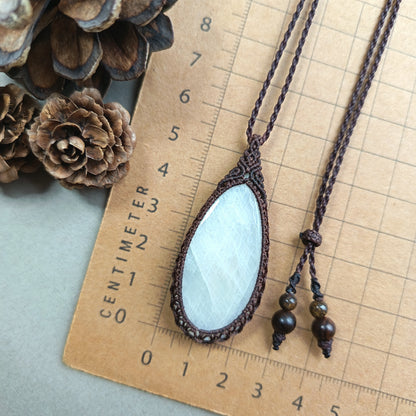 Moonstone Macrame Necklace | Pendant size 5.5 cm