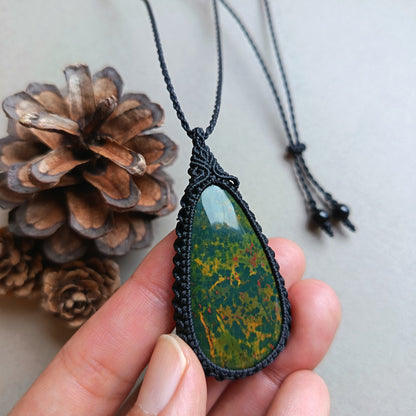 Bloodstone Macrame Necklace | Pendant size 5.8 cm