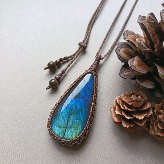 Labradorite Macrame Necklace | Pendant size approx 6.9 cm