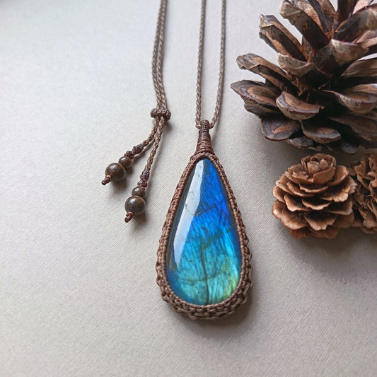 Labradorite Macrame Necklace | Pendant size approx 6.9 cm