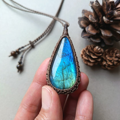 Labradorite Macrame Necklace | Pendant size approx 6.9 cm