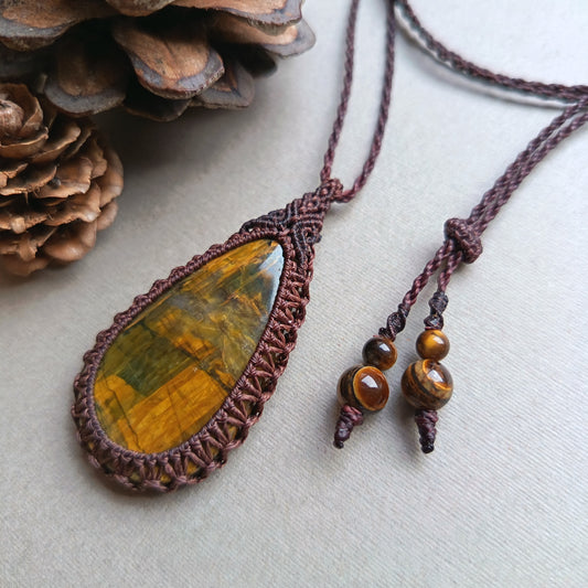 Nellite Macrame Necklace | Pendant size 5.3 cm