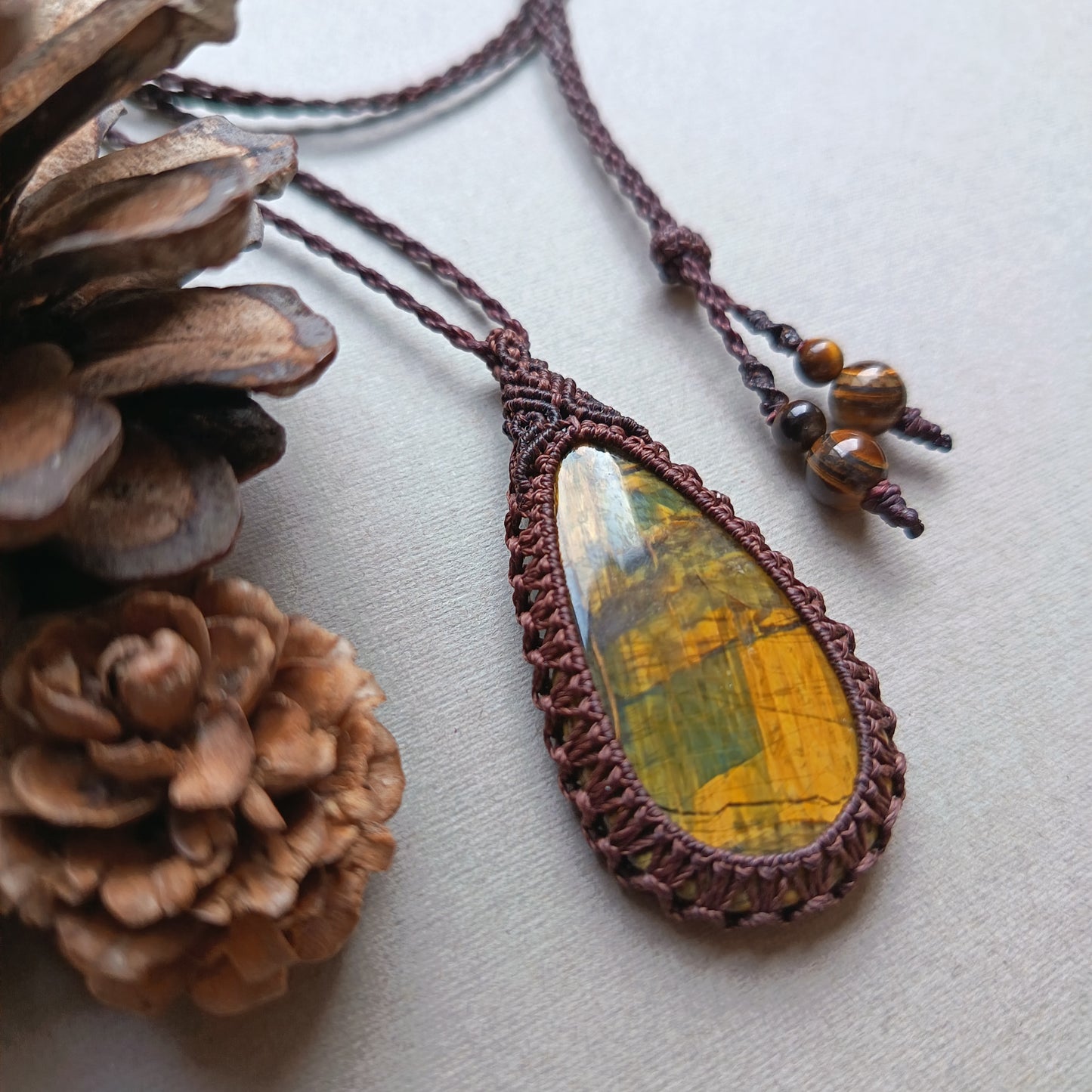 Nellite Macrame Necklace | Pendant size 5.3 cm