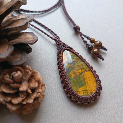 Nellite Macrame Necklace | Pendant size 5.3 cm
