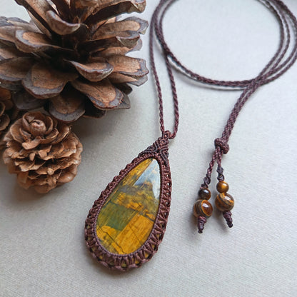 Nellite Macrame Necklace | Pendant size 5.3 cm
