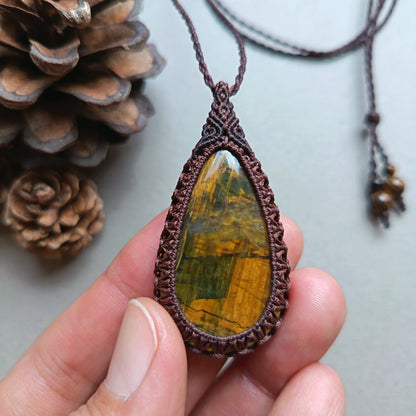 Nellite Macrame Necklace | Pendant size 5.3 cm