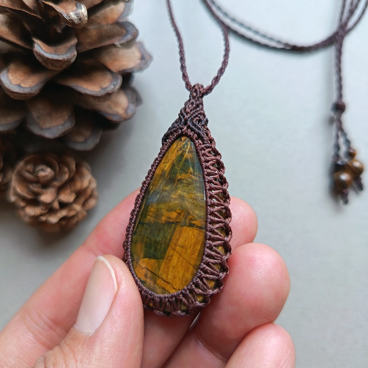 Nellite Macrame Necklace | Pendant size 5.3 cm