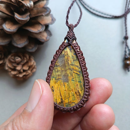 Nellite Macrame Necklace | Pendant size 5.3 cm