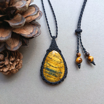 Nellite Macrame Necklace | Pendant size 4.8 cm