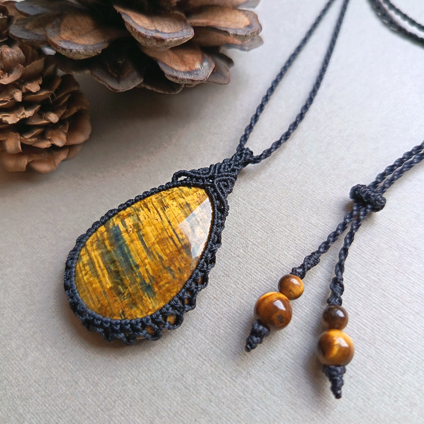 Nellite Macrame Necklace | Pendant size 4.8 cm