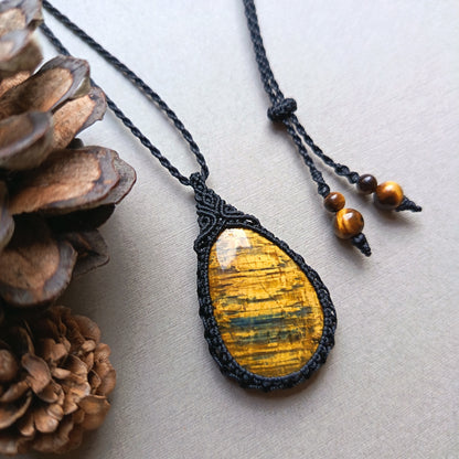 Nellite Macrame Necklace | Pendant size 4.8 cm