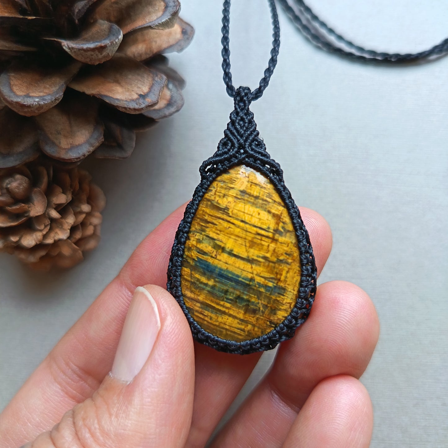 Nellite Macrame Necklace | Pendant size 4.8 cm