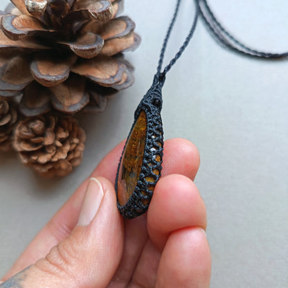 Nellite Macrame Necklace | Pendant size 4.8 cm