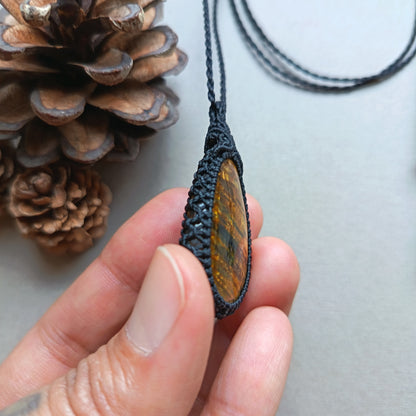 Nellite Macrame Necklace | Pendant size 4.8 cm
