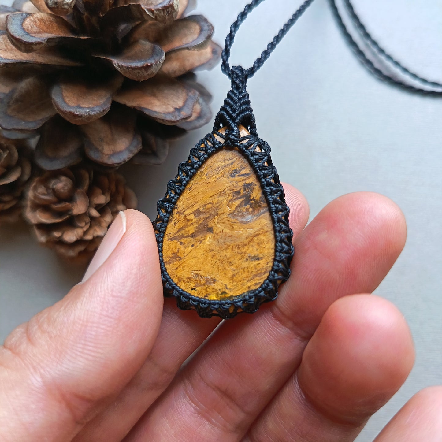 Nellite Macrame Necklace | Pendant size 4.8 cm