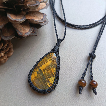 Nellite Macrame Necklace | Pendant size 4.8 cm