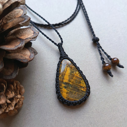 Nellite Macrame Necklace | Pendant size 4.8 cm