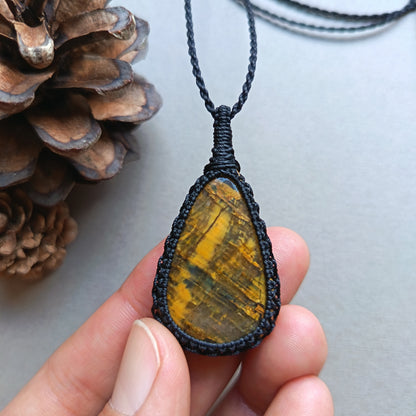 Nellite Macrame Necklace | Pendant size 4.8 cm