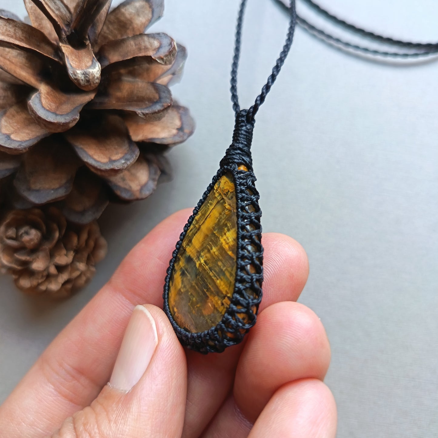 Nellite Macrame Necklace | Pendant size 4.8 cm
