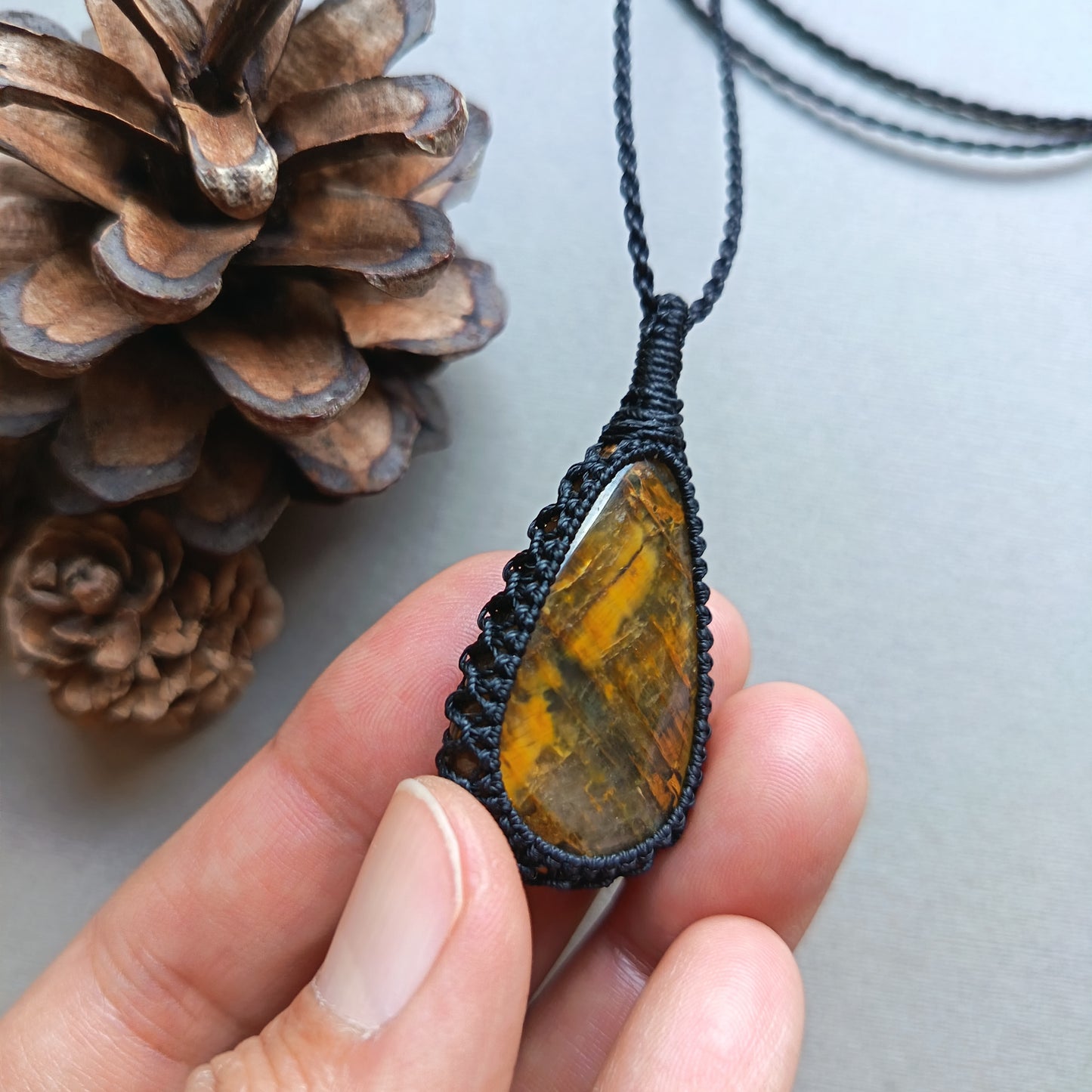 Nellite Macrame Necklace | Pendant size 4.8 cm