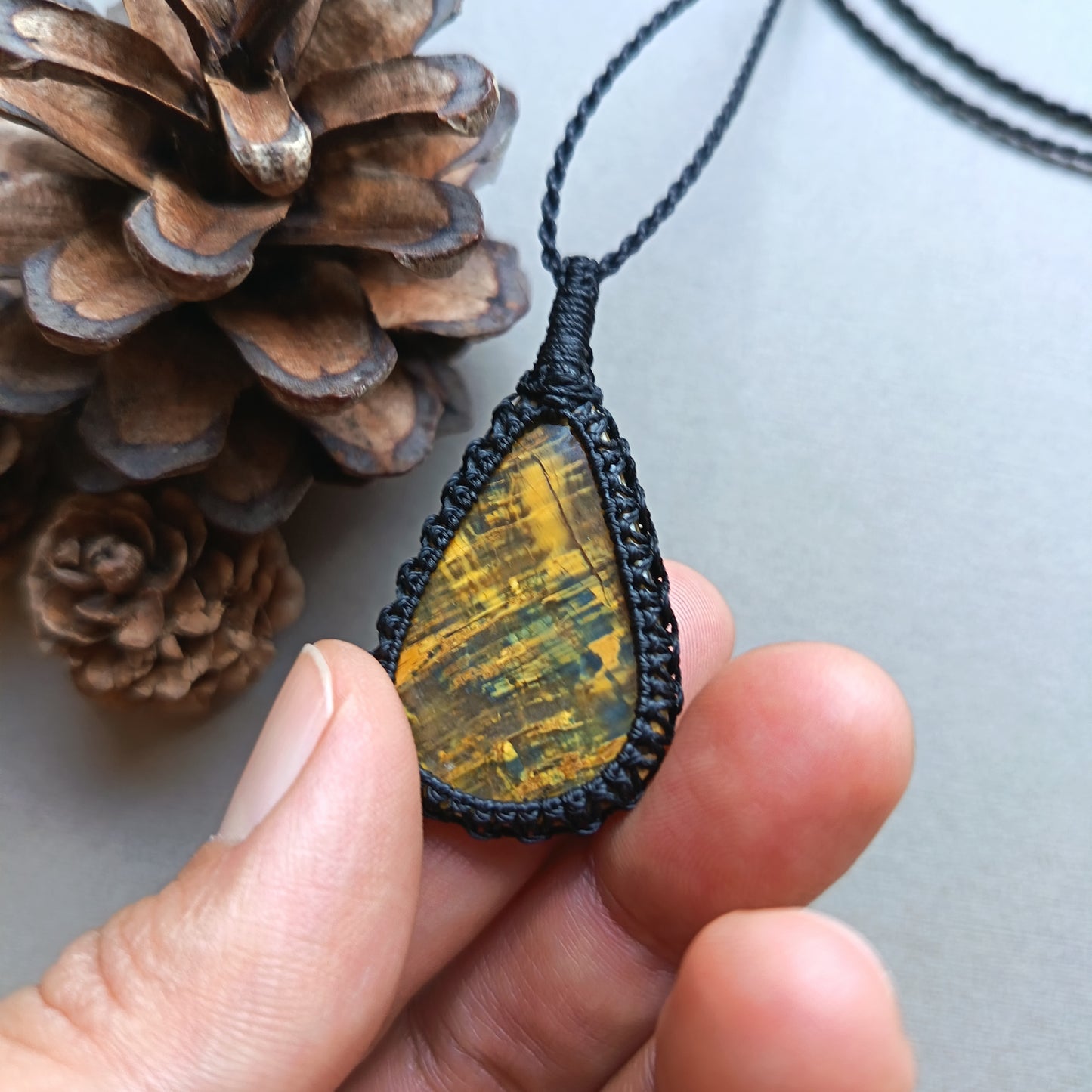 Nellite Macrame Necklace | Pendant size 4.8 cm