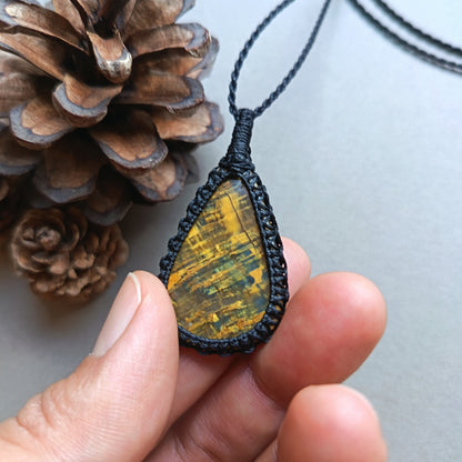 Nellite Macrame Necklace | Pendant size 4.8 cm