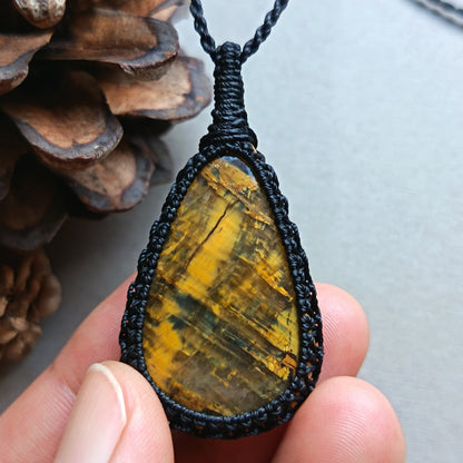 Nellite Macrame Necklace | Pendant size 4.8 cm