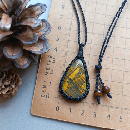 Nellite Macrame Necklace | Pendant size 4.8 cm